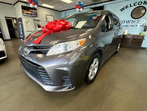 2019 Toyota Sienna LE