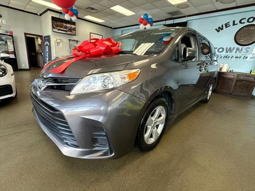 2019 Toyota Sienna LE