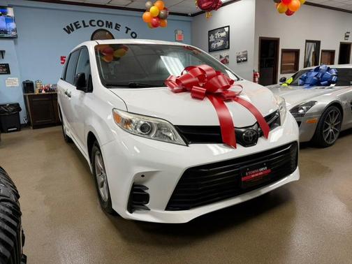 2019 Toyota Sienna SE