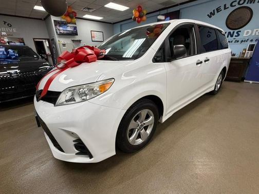 2019 Toyota Sienna SE