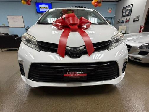 2019 Toyota Sienna SE