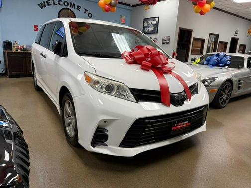 2019 Toyota Sienna SE