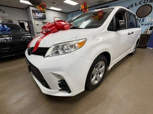 2019 Toyota Sienna SE