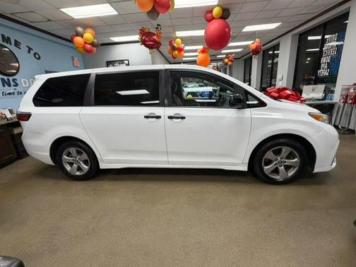 2019 Toyota Sienna SE