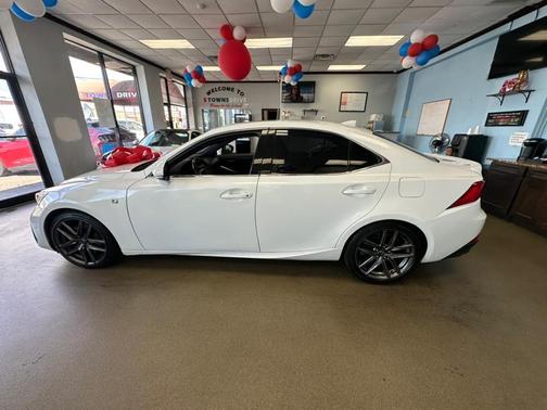 2018 Lexus IS 300 Base
