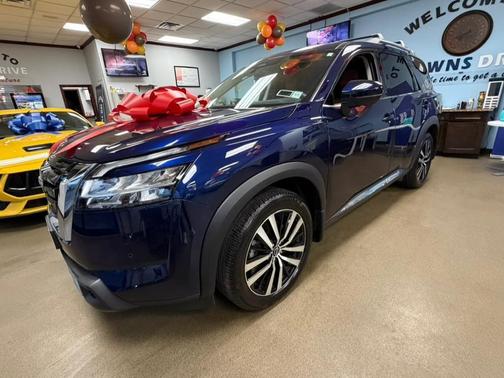 2023 Nissan Pathfinder Platinum 4WD