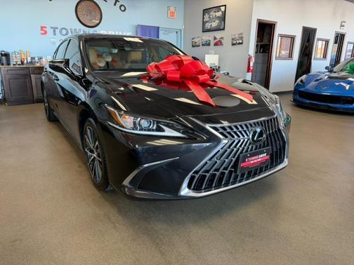 2024 Lexus ES 300h Base
