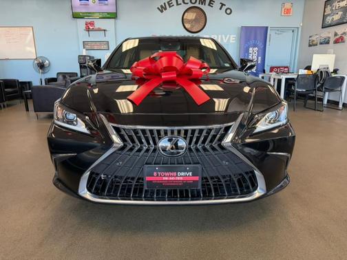 2024 Lexus ES 300h Base