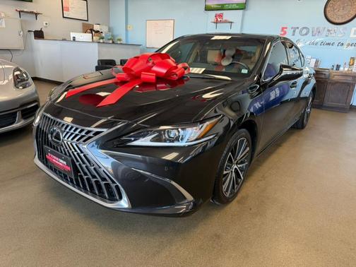 2024 Lexus ES 300h Base
