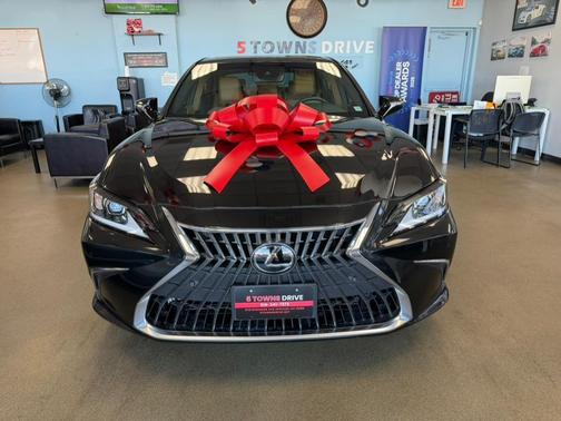 2024 Lexus ES 300h Base