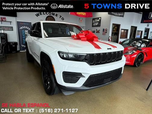 Bright White Clearcoat 2023 Jeep Grand Cherokee Altitude
