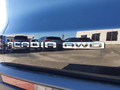 2025 GMC Acadia AWD AT4