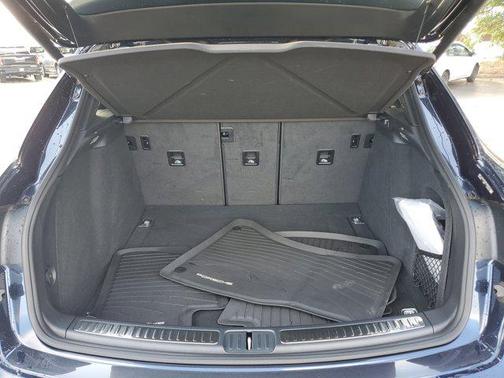 2023 Porsche Macan Base