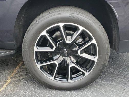 Dark Ash Metallic 2024 Chevrolet Suburban RST