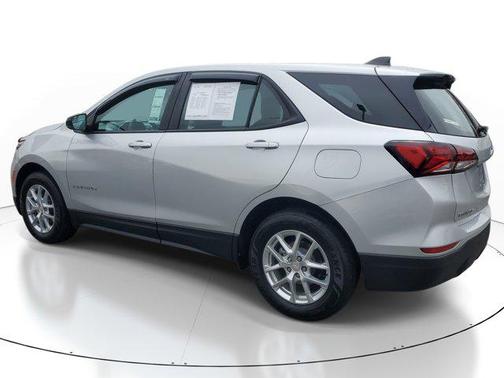 Silver Ice Metallic 2022 Chevrolet Equinox LS