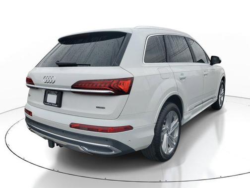 2022 Audi Q7 55 Premium Plus