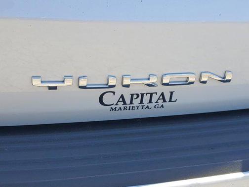 White Frost Tricoat 2023 GMC Yukon SLT