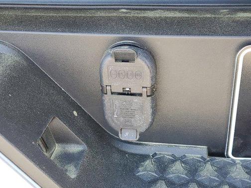 Sterling Metallic 2024 GMC Canyon AT4