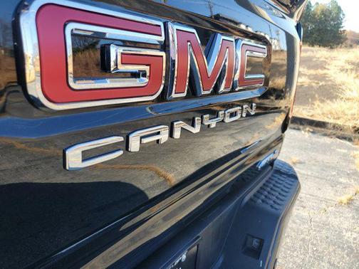 2023 GMC Canyon AT4