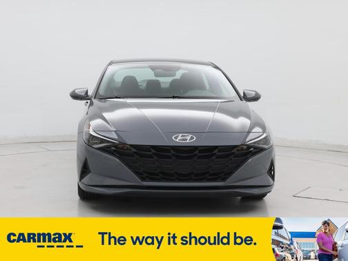 2022 Hyundai ELANTRA SE