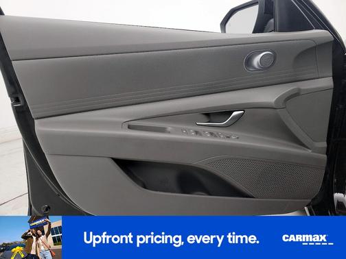 Black 2023 Hyundai ELANTRA SEL