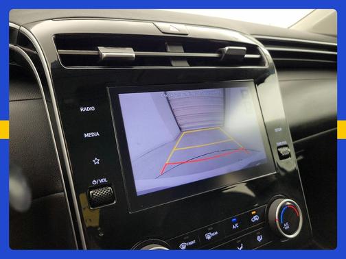 White 2024 Hyundai TUCSON SE