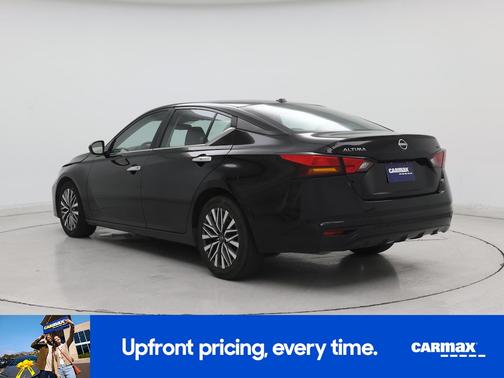 Black 2023 Nissan Altima SV