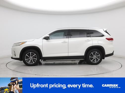 White 2019 Toyota Highlander XLE
