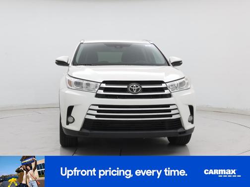 White 2019 Toyota Highlander XLE
