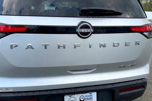 2022 Nissan Pathfinder SV