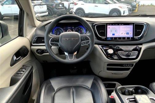 2023 Chrysler Pacifica Touring-L