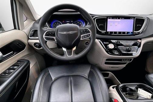 Silver Mist Clearcoat 2024 Chrysler Pacifica Touring-L