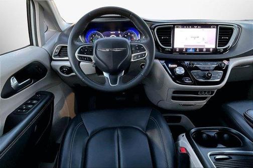 2024 Chrysler Pacifica Touring-L