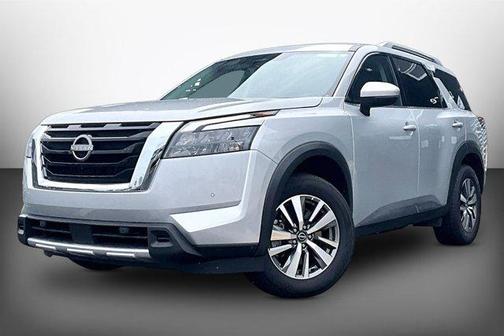 Brilliant Silver Metallic 2025 Nissan Pathfinder SL