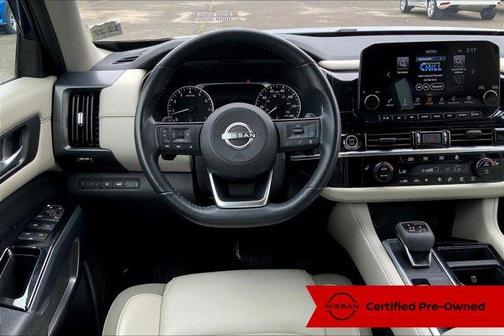 2023 Nissan Pathfinder SL