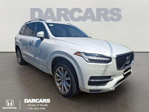 White 2018 Volvo XC90 T6 Momentum
