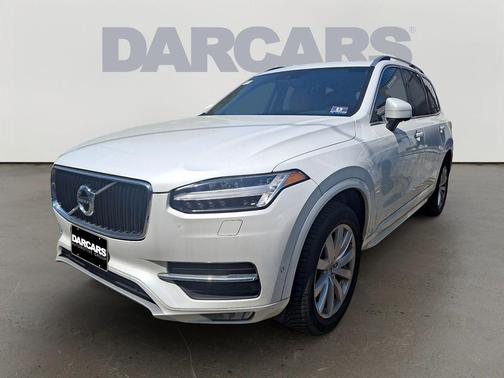White 2018 Volvo XC90 T6 Momentum