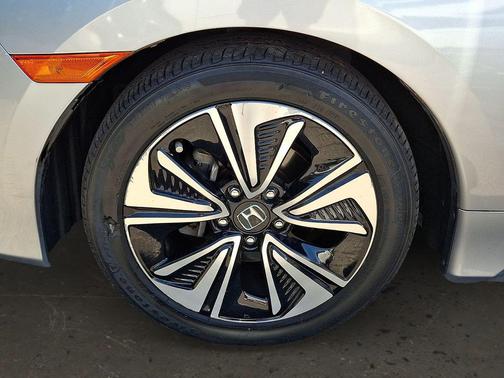 Lunar Silver Metallic 2018 Honda Civic EX-L