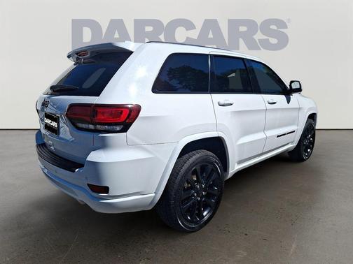 Bright White Clearcoat 2022 Jeep Grand Cherokee Laredo