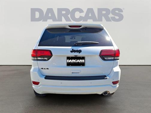 Bright White Clearcoat 2022 Jeep Grand Cherokee Laredo