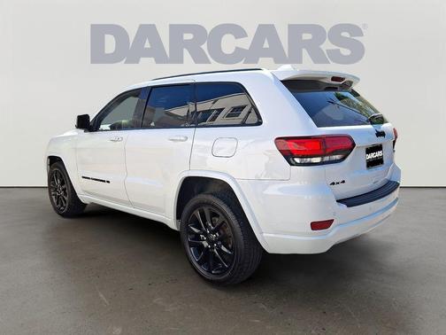 Bright White Clearcoat 2022 Jeep Grand Cherokee Laredo