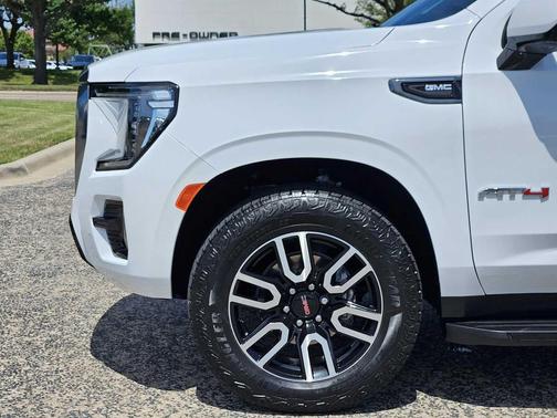 Summit White 2024 GMC Yukon 4WD AT4