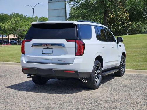 Summit White 2024 GMC Yukon 4WD AT4