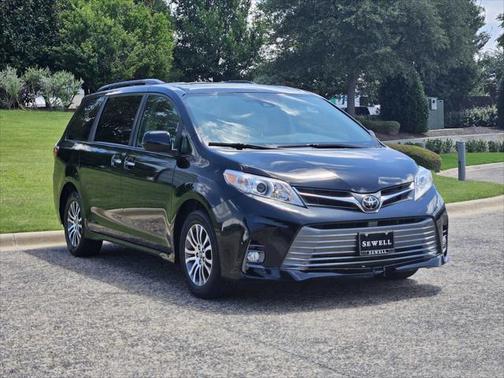 2020 Toyota Sienna XLE