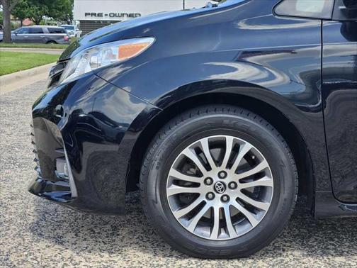 2020 Toyota Sienna XLE