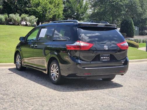 2020 Toyota Sienna XLE
