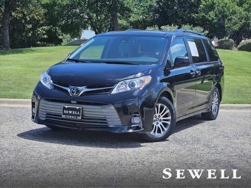 2020 Toyota Sienna XLE