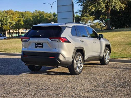 2020 Toyota RAV4 XLE Premium