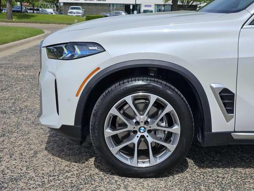 Mineral White Metallic 2026 BMW X5 sDrive40i