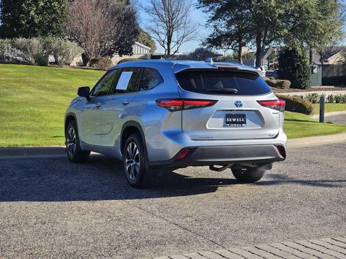 2020 Toyota Highlander Hybrid XLE